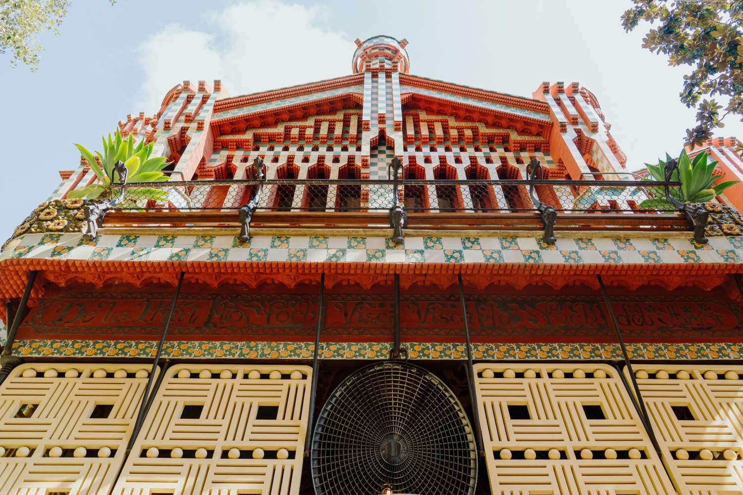 Upper floor room at Casa Vicens with decorated ceiling